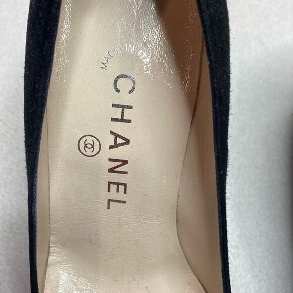 Vintage Y2K Chanel Black Suede Pumps w/Chrome patent leather details 36 1/2 - Picture 3 of 7